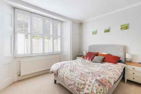 2 bedroom flat to rent, Cathnor Road, London  W12
