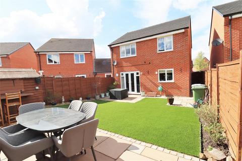 3 bedroom detached house to rent, Churchfield Close, Stoneley Park, Crewe