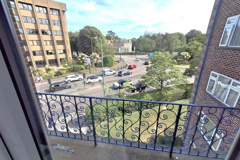 2 bedroom flat to rent, Cambridge Road, Bournemouth