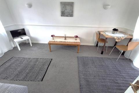 2 bedroom flat to rent, Cambridge Road, Bournemouth