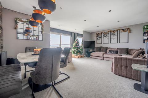 2 bedroom flat for sale, Swordfish Close, Hampshire PO13