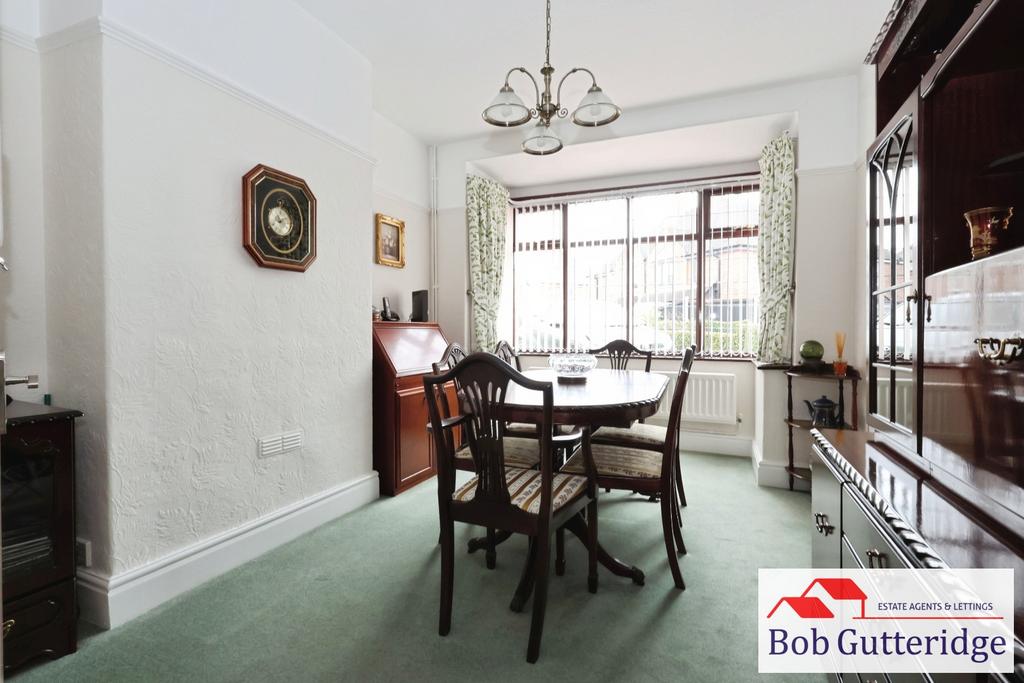 Bay fronted dining room
