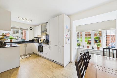 undefined, Spruce Close, Rugby CV21