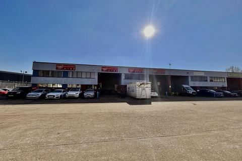 Warehouse to rent, Blackthorne Rd Slough SL3 0AX