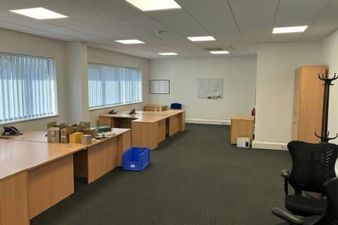 Warehouse to rent, Hanworth Ln Chertsey KT16 9LL