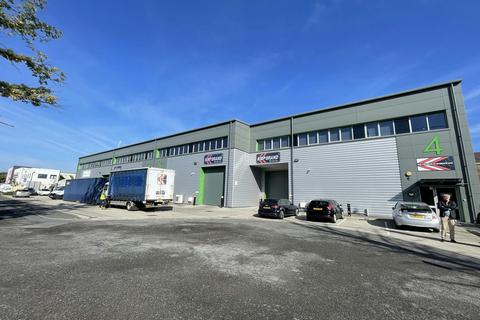 Warehouse to rent, Hanworth Ln Chertsey KT16 9LL