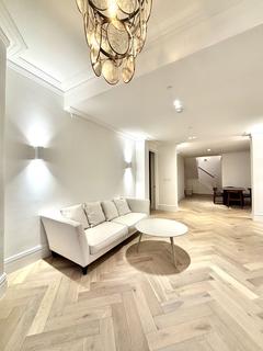 4 bedroom flat to rent, Warwick Road, London SW5