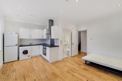 3 bedroom flat to rent, Tooting High St Tooting London