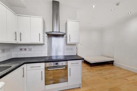 3 bedroom flat to rent, Tooting High St Tooting London