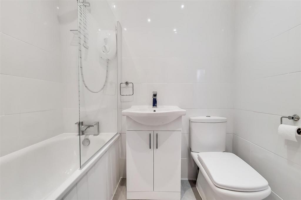 5 Bathroom-0.jpg
