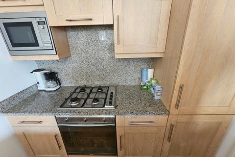 1 bedroom in a flat share to rent, Upper Richmond Road, London SW15