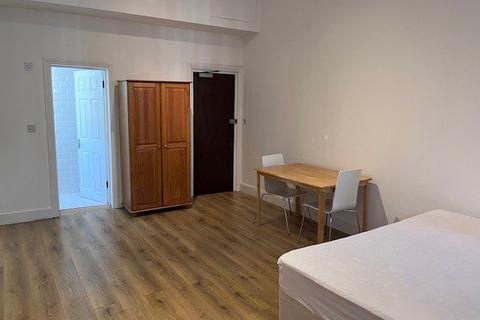 Studio to rent, Princes Avenue, Muswell Hill N10