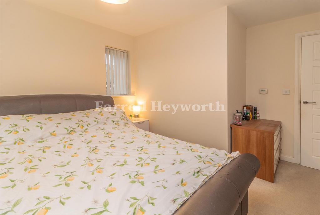 Bedroom 1 image 2
