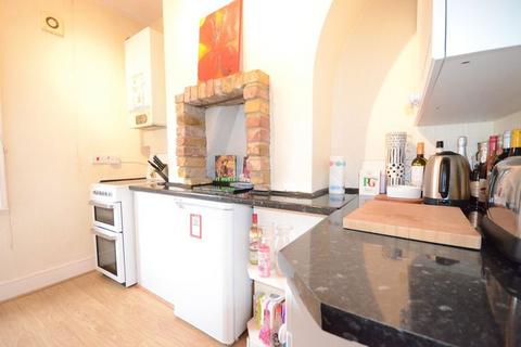 1 bedroom flat to rent, Grove Road, Windsor, SL4