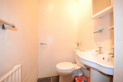 1 bedroom flat to rent, Grove Road, Windsor, SL4