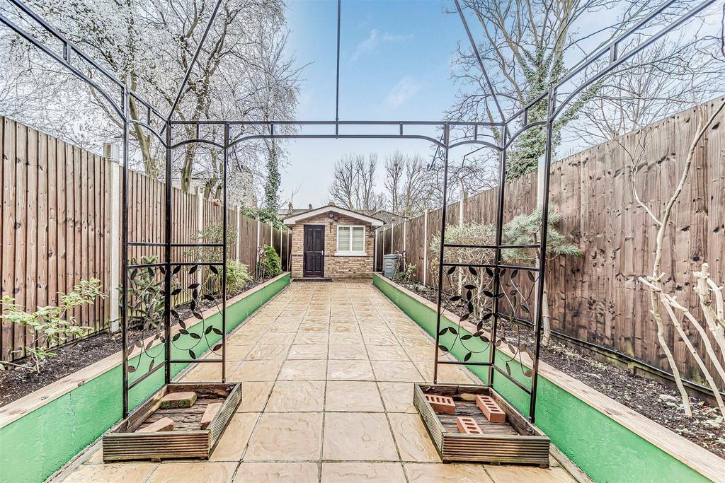 D D  Basement Flat  50 Woodstock Road-10.JPG