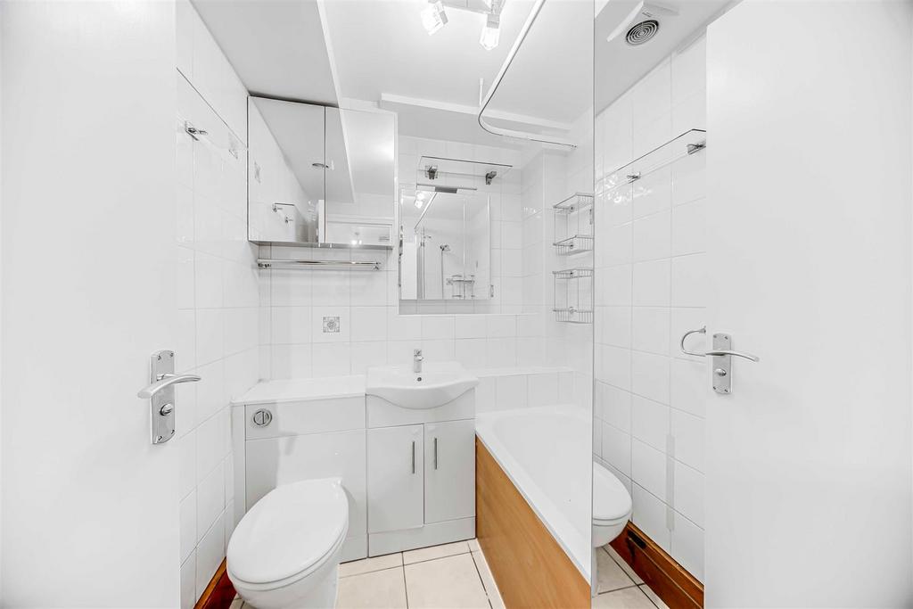 D D  Basement Flat  50 Woodstock Road-5.JPG