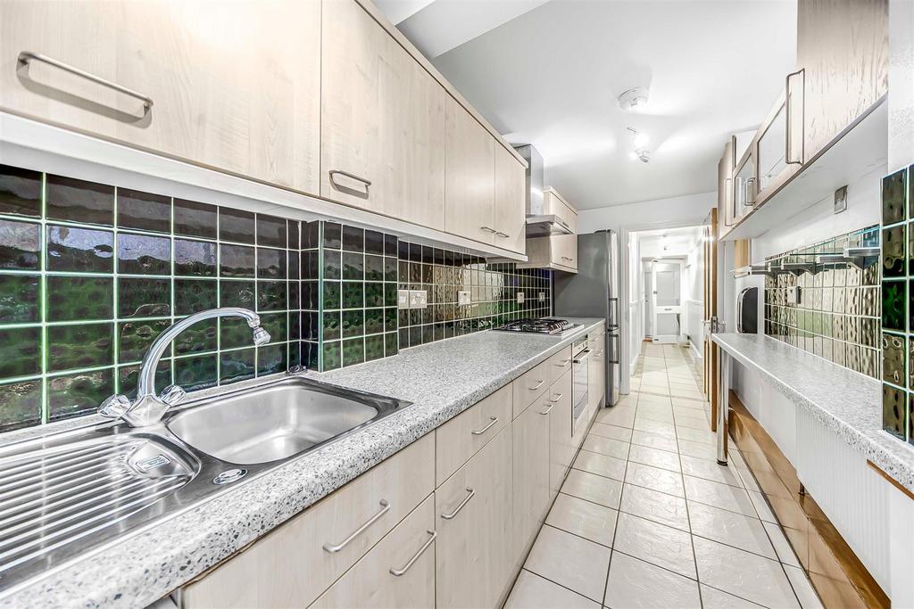 D D  Basement Flat  50 Woodstock Road-4.JPG