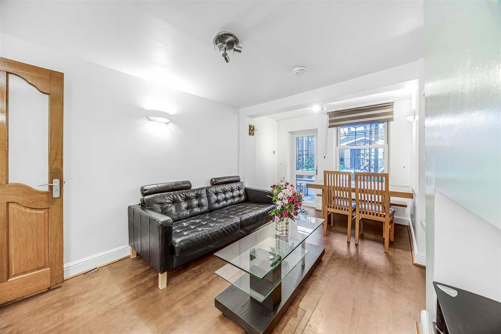 D D  Basement Flat  50 Woodstock Road-7.JPG