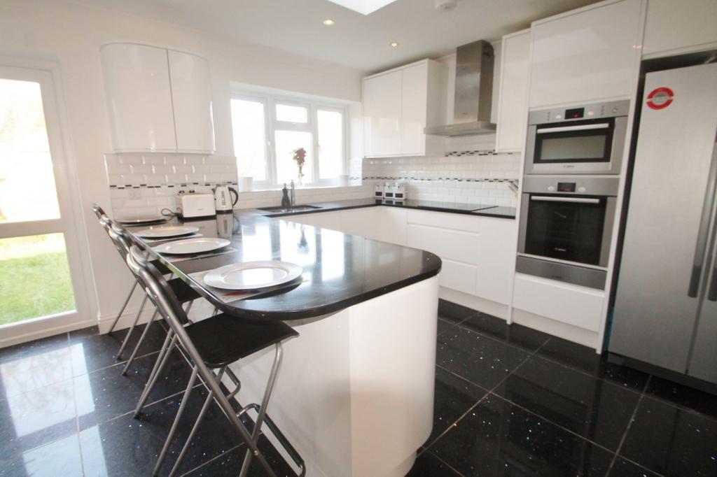 Kitchen (Main)