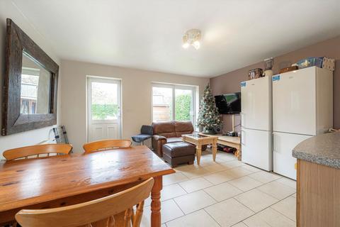 4 bedroom semi-detached house for sale, Segrave Close, Weybridge KT13