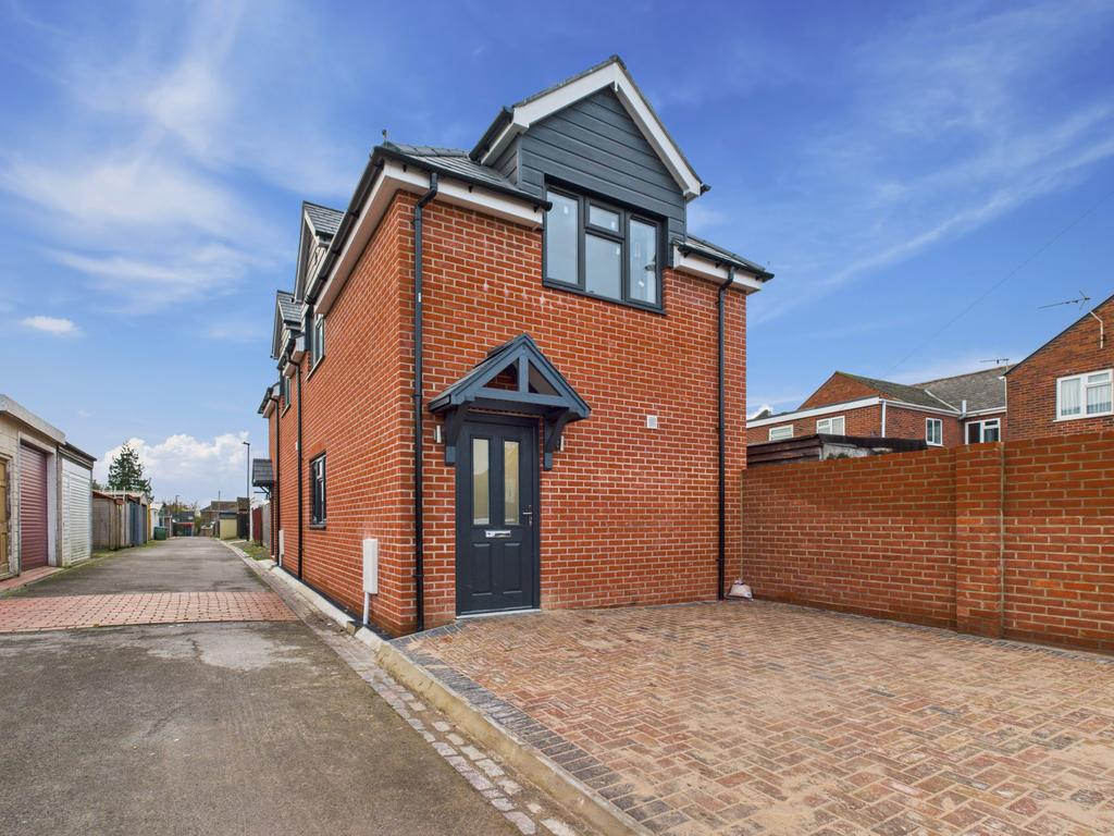 Modern One-Bedroom Flat To Let