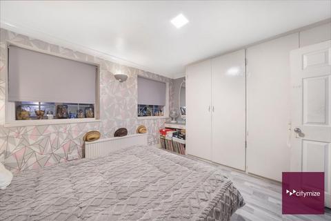 4 bedroom townhouse for sale, Lansbury Avenue, Romford