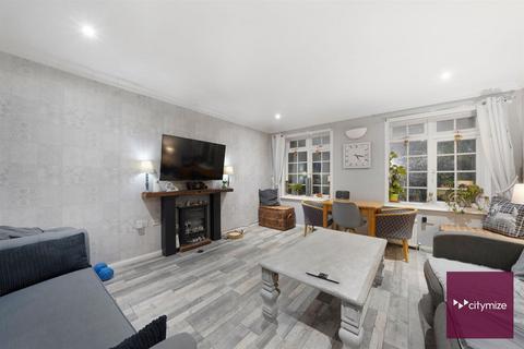 4 bedroom townhouse for sale, Lansbury Avenue, Romford