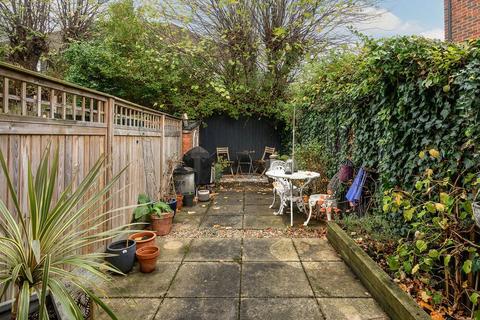 2 bedroom maisonette for sale, Cambridge Road, London SW20