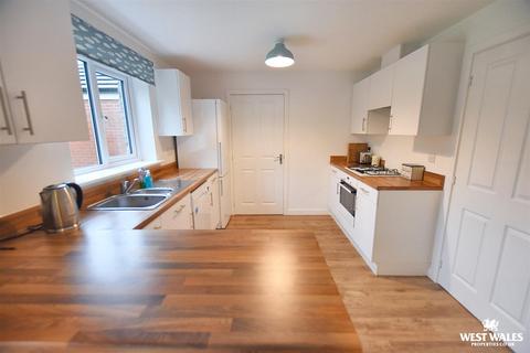 undefined, Maes Yr Odyn, Narberth