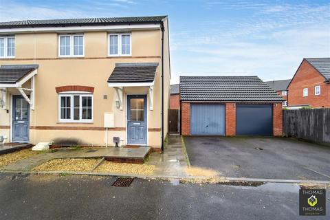 3 bedroom semi-detached house to rent, Oswalds Close, Longford, Gloucester