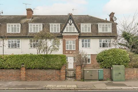 Upper Sunbury Road, Hampton TW12