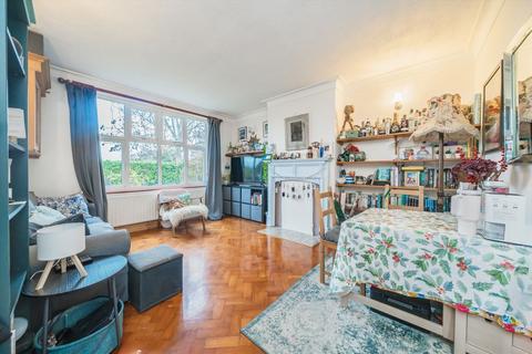 undefined, Upper Sunbury Road, Hampton TW12