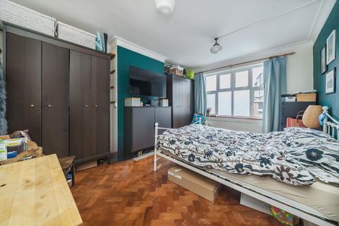 undefined, Upper Sunbury Road, Hampton TW12
