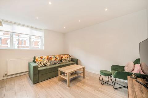 2 bedroom flat to rent, Askew Road, London W12