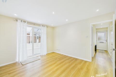 2 bedroom bungalow for sale, Bedgrove, Aylesbury, Buckinghamshire