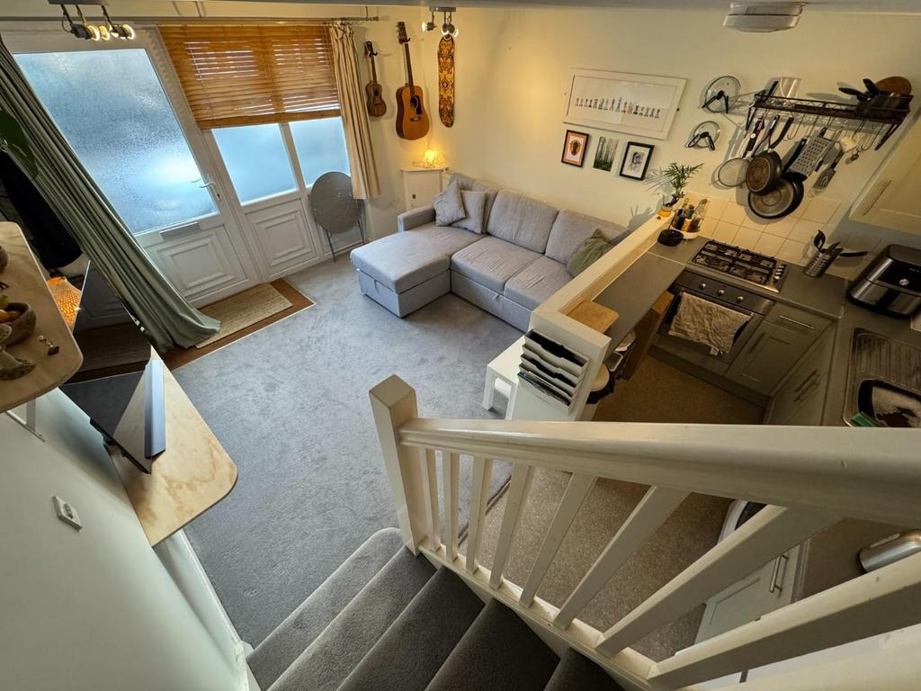 Interior 73 York RD 2025 11.JPG