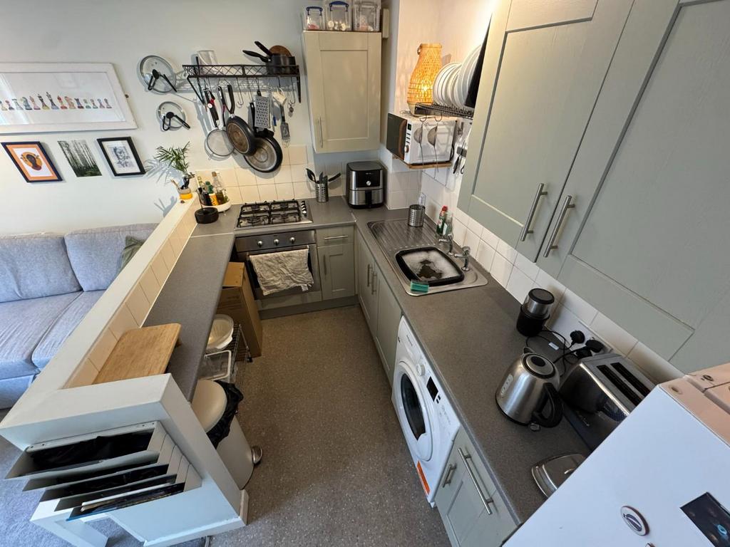 Interior 73 York RD 2025 15.JPG