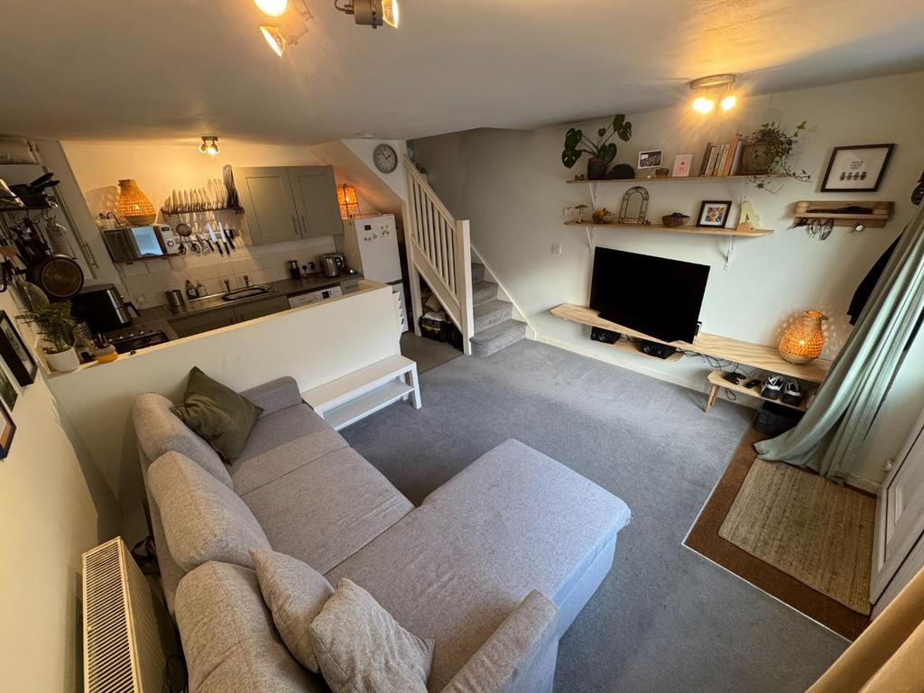 Interior 73 York RD 2025 2.JPG