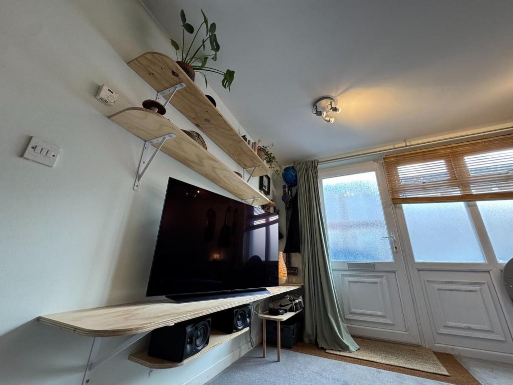 Interior 73 York RD 2025 13.JPG