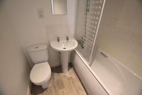 3 bedroom semi-detached house to rent, Radstock Crescent, Broughton