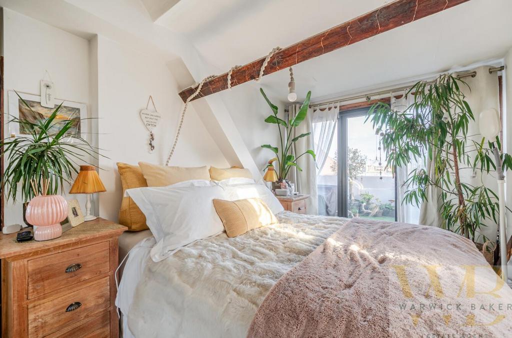 5a8374fa-1fca-4fc8-a785-799830d933d2.jpg