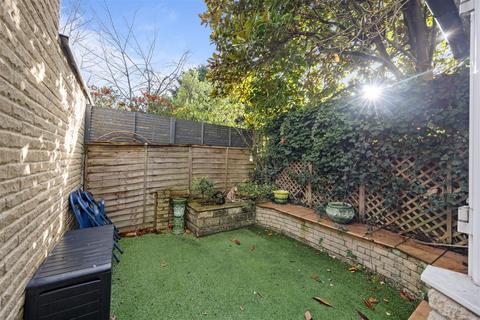 2 bedroom flat for sale, Upper Park Road, Belsize Park NW3