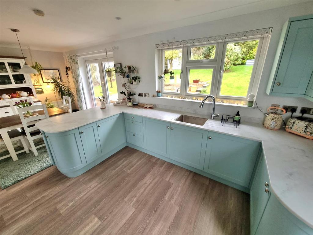Kitchen 1.jpg