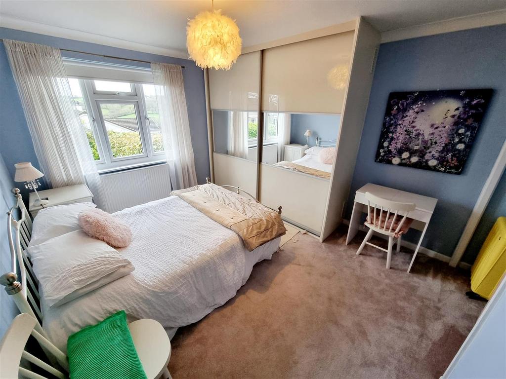 Bed 1.jpg