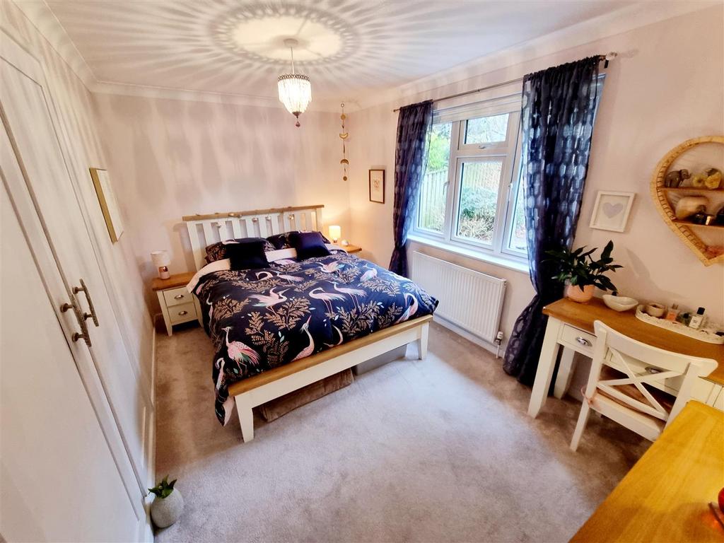 Bed 2.jpg