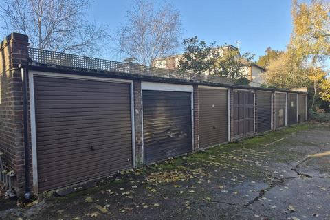 Property to rent, The Green, London