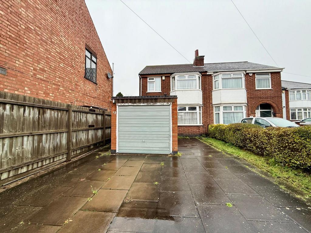 Three Bedroom Semi-Detached House on Harrogate Ro