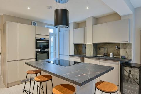 undefined, Madron Street, Elephant and Castle, London, SE17