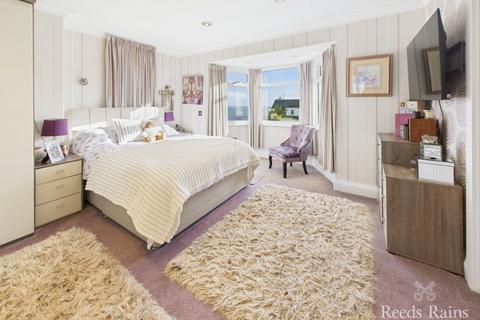 4 bedroom detached house for sale, Filey Road, North Yorkshire YO11